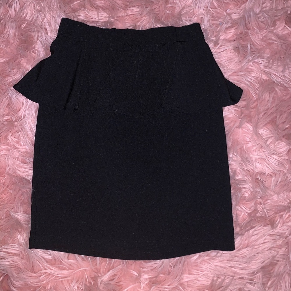 Pencil skin with ruffle